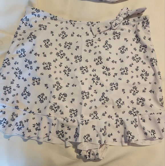 Bikini - Picture 2 of 3